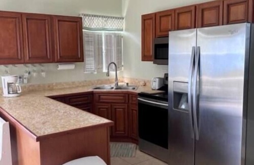 Gregory Town House | Bella Mare: Beach-side cottage with views of the ocean