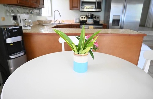 Gregory Town House | Bella Mare: Beach-side cottage with views of the ocean