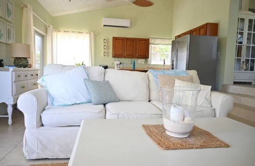 Gregory Town House | Bella Mare: Beach-side cottage with views of the ocean