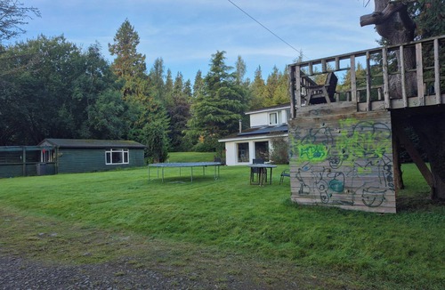 Hawick House | Bellhouse hassendeanburn- Sleeps 10 hot tub
