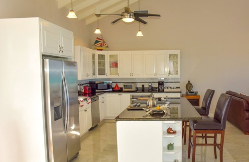 Great Exuma House | Best View in Exuma, Close to Lovely Beach - Solar, Water Pressure system & pool