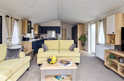 Great Houghton House | Billing Aquadrome 2 Bed Hot Tub Caravan MI19