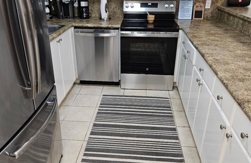 Alice Town Condo | bimini bay breezy sage 2/2 condo steps from pool beach clubhouse