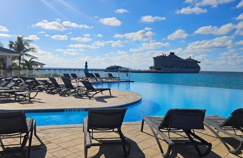 Alice Town Condo | bimini bay breezy sage 2/2 condo steps from pool beach clubhouse