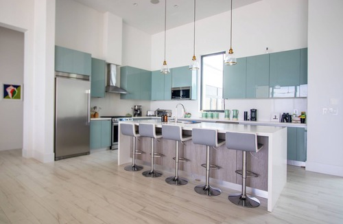 Alice Town House | Bimini Beach Bungalows; Luxurious Oceanfront 6-bed 12 bed Estate - private beach