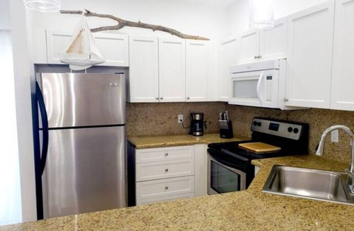 Alice Town Apartment | Bimini Dreams, Steps from the Beach, optional Golf Cart rent
