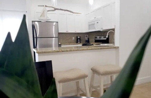 Alice Town Apartment | Bimini Dreams, Steps from the Beach, optional Golf Cart rent
