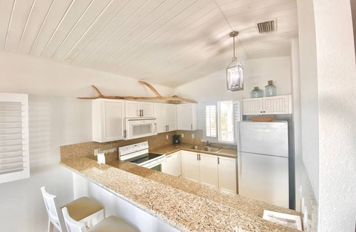 Alice Town Apartment | Bimini Sky, Amazing views Optional Golf Cart 2/2