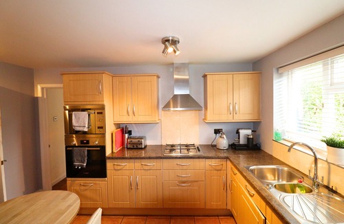 Binfield House | Binfield: Spacious Spectacular Five Bedroom House