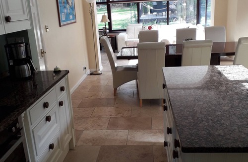 Grasby House | Birdsong Sleeps 9 Secluded luxury family home close to London