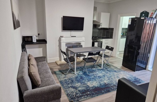 Birtley Apartment | Birtley's Amethyst, 3 bedroom Apt ,sleeps 6 Guest