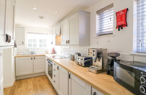 Twywell House | BLACKBIRD COTTAGE, pet friendly, with a garden in Kettering