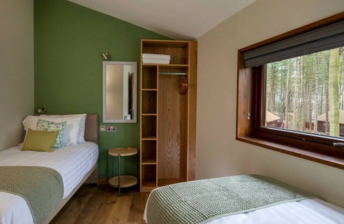 Freefolk Cabin | Blackwood Forest Golden Oak, Winchester