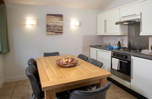 Freefolk Cabin | Blackwood Forest Golden Oak, Winchester