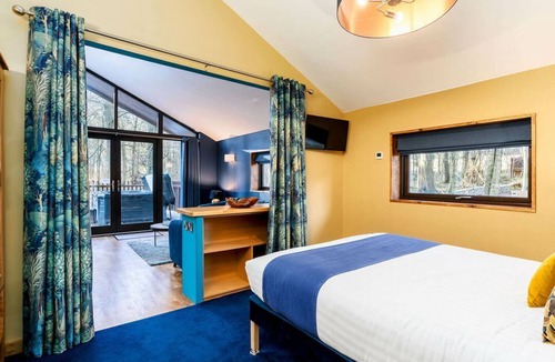 Freefolk Cabin | Blackwood Forest Golden Oak Hideaway, Winchester