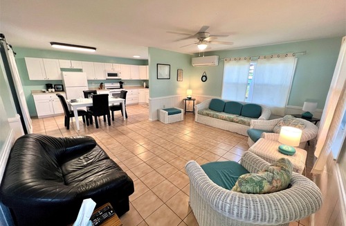 Treasure Cay Apartment | Blair's Bungalow - Exceptional Value! 2 bdrm home w/dock slip Green Turtle Cay