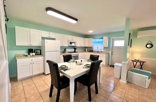 Treasure Cay Apartment | Blair's Bungalow - Exceptional Value! 2 bdrm home w/dock slip Green Turtle Cay