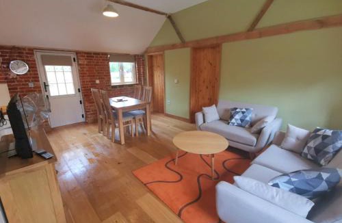 New Forest District House | Blashford Manor Farmhouse Holiday Cottage - The Shire Cottage
