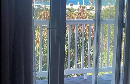 Nassau House | Blessings: 5-bedroom townhome in awesome Nassau with WiFi, AC, fitness equipment
