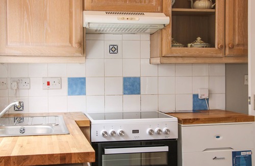 Stanton Upon Hine Heath Cottage | BLOSSOM'S COTTAGE, pet friendly, with a garden in Shawbury
