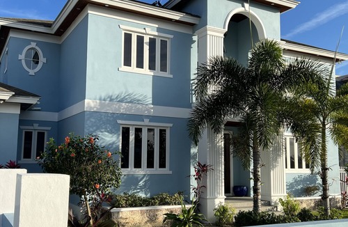 Nassau House | Blue Diamond Luxury Estate, Your Tranquil Oasis in The Bahamas!
