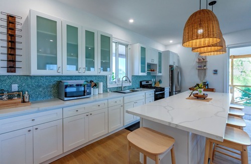 Hope Town House | Blue Moon: Cottage South of Abaco Inn with dock