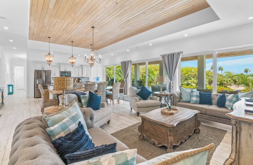 William's Town Villa | Blue Reef Villa, big patio, snorkelling reef & on a swimmable lazy river!
