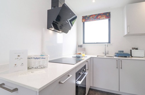 Penrith Cottage | BLUEBELL CABIN, pet friendly, with hot tub in Ullswater