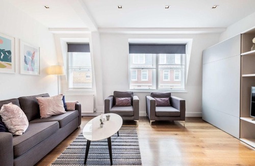 Fitzrovia Apartment | BnBNova - 2BR 2BA - The Heart of Soho
