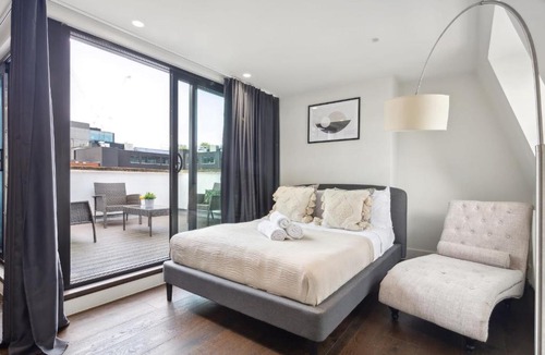 Fitzrovia Apartment | BnBNova - 3BR 2BA Penthouse with Terrace