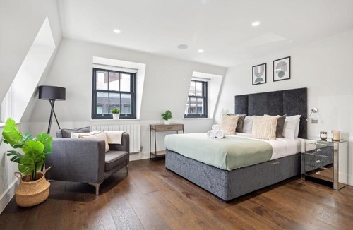 Fitzrovia Apartment | BnBNova - 3BR 2BA Penthouse with Terrace