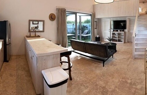 North Palmetto Point Cottage | Boathouse La Bougainvillea 1 Bedroom Cottage