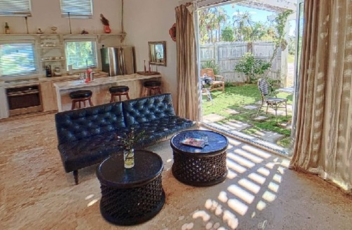 North Palmetto Point Cottage | Boathouse La Bougainvillea 1 Bedroom Cottage