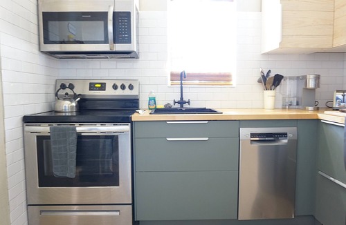 Coral Harbour Apartment | Boho- Baha Retreat Pool 7 min Beach & Airport
