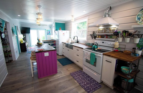 Spanish Wells House | Boo's Bungalow - Family and Dog Friendly Waterfront, NOT BEACHFRONT, Cottage
