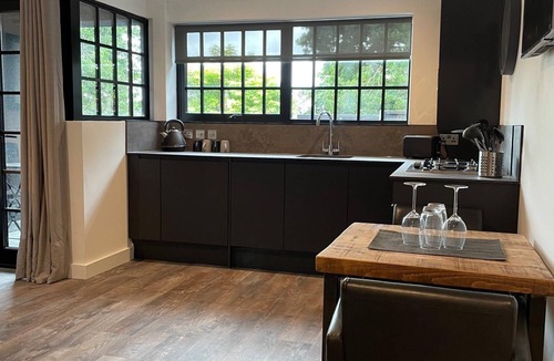 Pattiswick Apartment | Booking Urban - Halstead