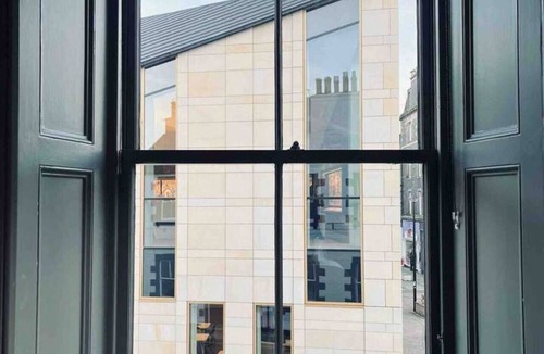 Galashiels Apartment | Boutique Studio, King Bed, En-suite & Kitchenette