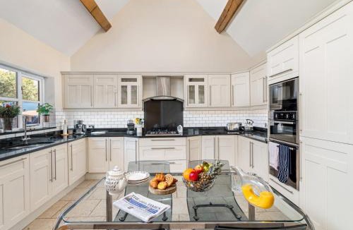 Lacey Green House | Bradenham Barn in The Chiltern Hills - Pass the Keys