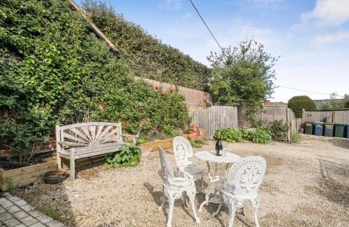 Turville House | Bramble Bank 'CartShed'-1 Bed Cottage-Sleeps 2