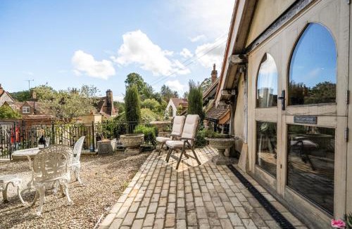 Turville House | Bramble Bank 'CartShed'-1 Bed Cottage-Sleeps 2