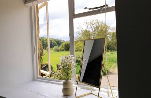 Chedworth House | BRAMLEY COTTAGE, pet friendly, with a garden in Northleach