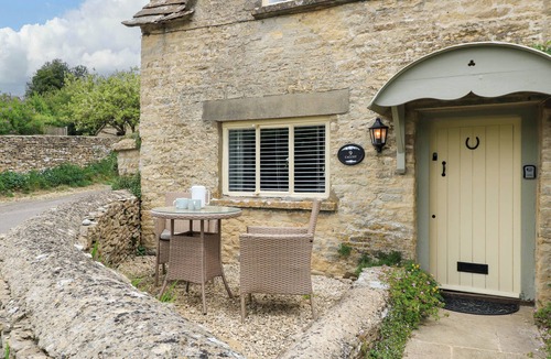 Chedworth House | BRAMLEY COTTAGE, pet friendly, with a garden in Northleach