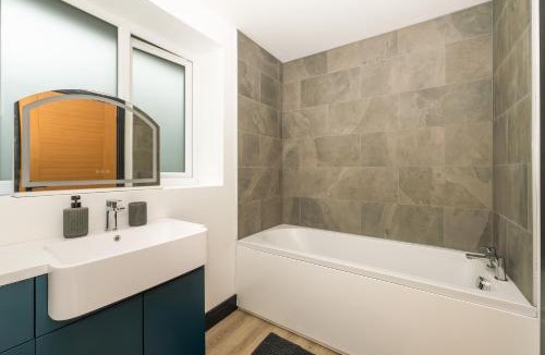 Stone House | Brand New 3-Bed House - Walk to Stone Town Centre!