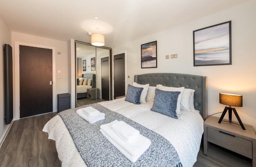 Reading City Centre Apartment | Brand New Flat with AC 5-Min Walk to Town Centre - Pass the Keys