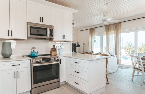 William's Town Villa | BRAND NEW* Silver Palms Retreat, Heated POOL, Deck Oasis,Tropic of Cancer Beach