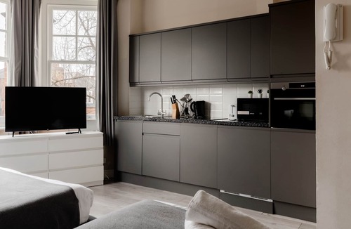 South Hampstead Apartment | Brand New Triple Studio Finchley Road F9