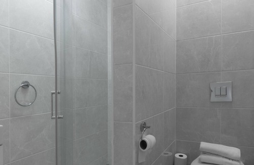 South Hampstead Apartment | Brand New Triple Studio Finchley Road F9