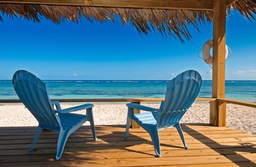 Tarpum Bay House | Breathtaking 7 Bedroom Beachfront Home with 2 bedroom cottage