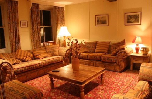 Britford House | Bridge Farmhouse- Eight Ensuite bedrooms
