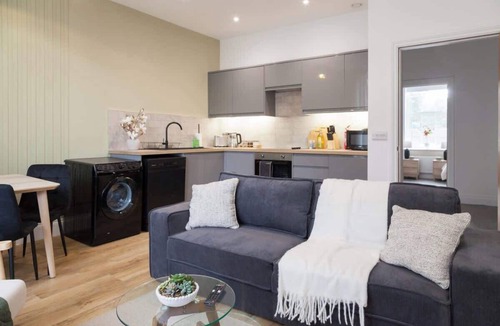 Harrogate City Centre Apartment | Bright 2-Bed Flat - Harrogate Town Centre - 4 Bed